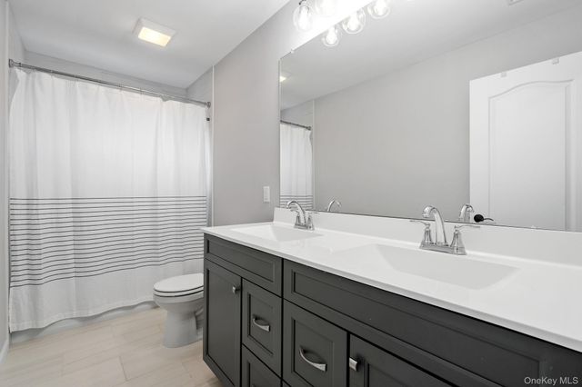 10 Harrier Ridge Drive, Wallkill, NY 12589