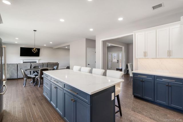 10 Harrier Ridge Drive, Wallkill, NY 12589