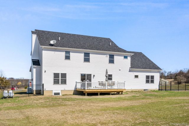 10 Harrier Ridge Drive, Wallkill, NY 12589