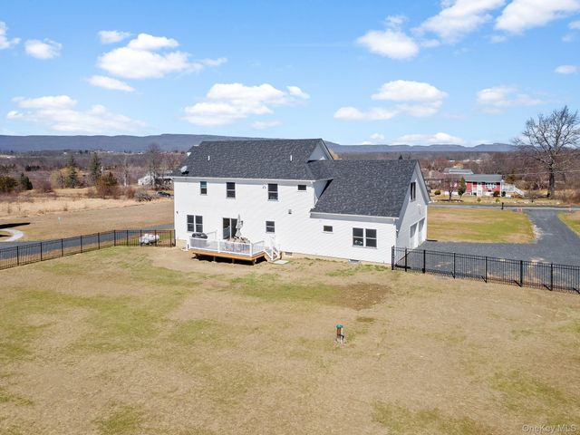 10 Harrier Ridge Drive, Wallkill, NY 12589