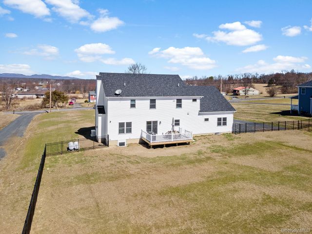 10 Harrier Ridge Drive, Wallkill, NY 12589