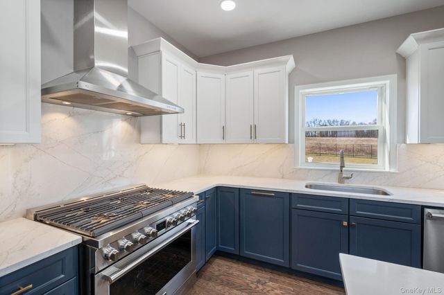 10 Harrier Ridge Drive, Wallkill, NY 12589