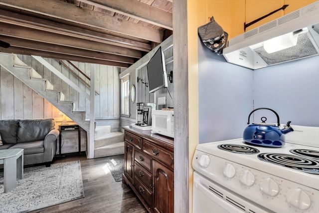 12 Vanduzer Rd 8, Barnstable, MA 02630