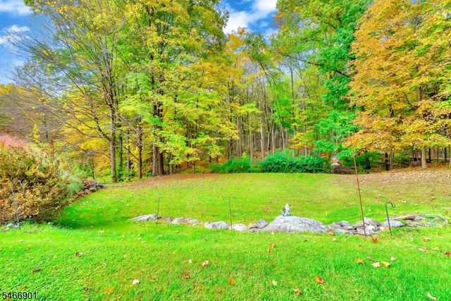 79 Burnt Meadow Rd, Ringwood Boro, NJ 07456