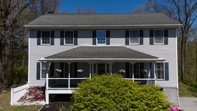 55 Old Ohalloran Circle, Pleasant Valley, NY 12569