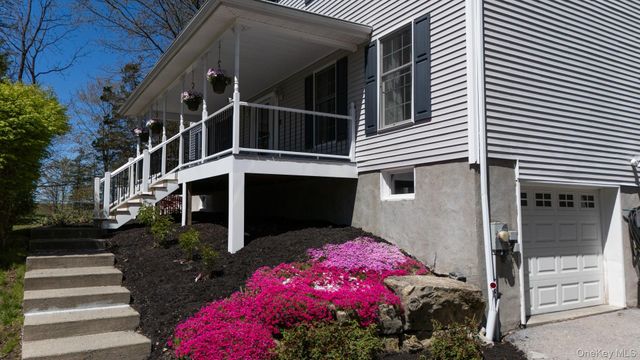55 Old Ohalloran Circle, Pleasant Valley, NY 12569