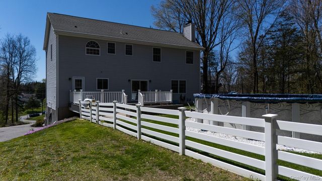55 Old Ohalloran Circle, Pleasant Valley, NY 12569