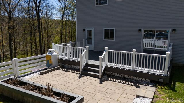 55 Old Ohalloran Circle, Pleasant Valley, NY 12569
