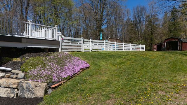 55 Old Ohalloran Circle, Pleasant Valley, NY 12569