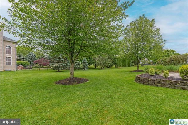 1471 TOURSDALE DR, Easton, PA 18045