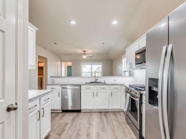 154 Flagstone TRL, Buda, TX 78610