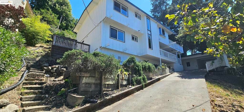 7030 Snake Rd, Oakland, CA 94611
