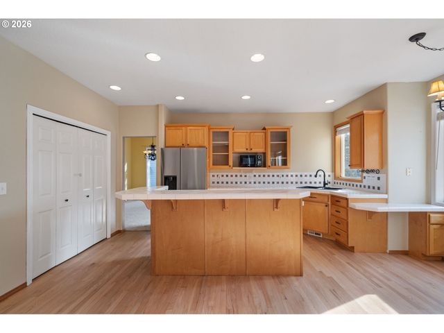 17760 Sw ZENITH Pl, Beaverton, OR 97007