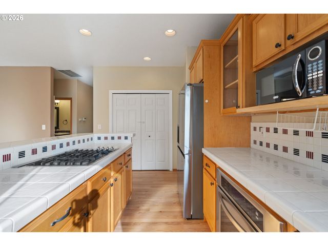 17760 Sw ZENITH Pl, Beaverton, OR 97007