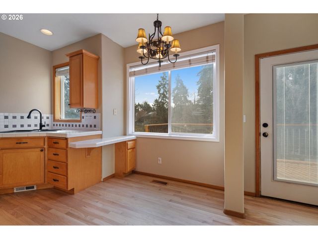 17760 Sw ZENITH Pl, Beaverton, OR 97007