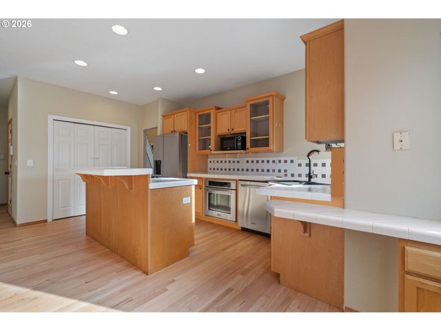 17760 Sw ZENITH Pl, Beaverton, OR 97007