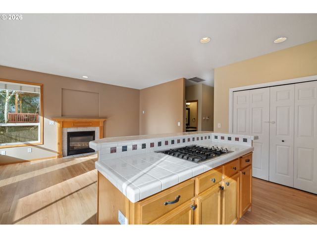 17760 Sw ZENITH Pl, Beaverton, OR 97007