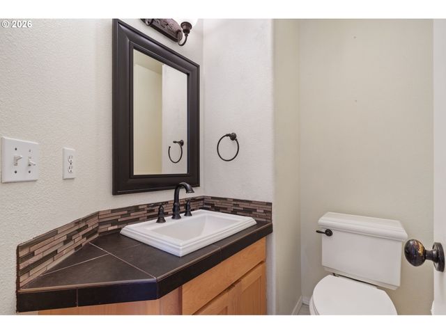 17760 Sw ZENITH Pl, Beaverton, OR 97007