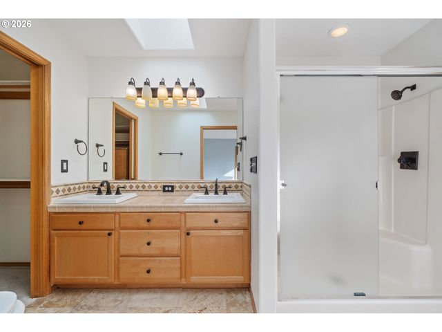 17760 Sw ZENITH Pl, Beaverton, OR 97007