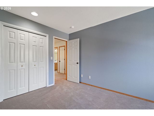 17760 Sw ZENITH Pl, Beaverton, OR 97007