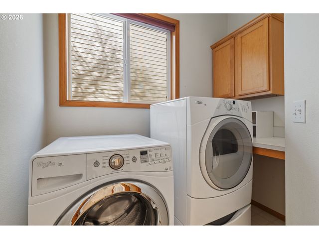 17760 Sw ZENITH Pl, Beaverton, OR 97007