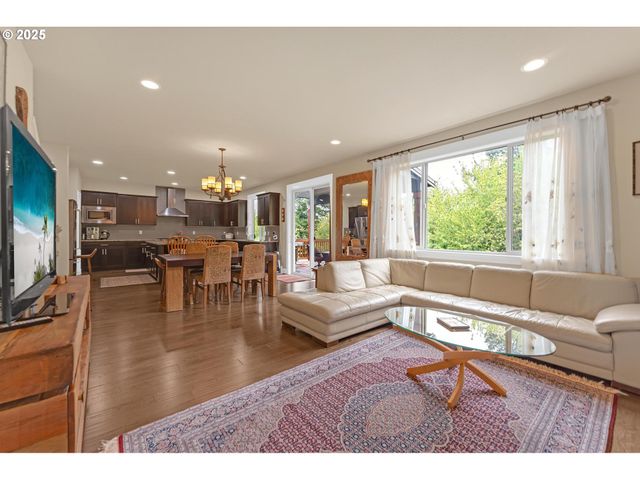 8070 Sw 195TH Ave, Beaverton, OR 97007