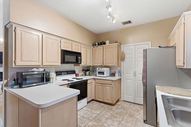 1701 Creekway Drive, Lewisville, TX 75067