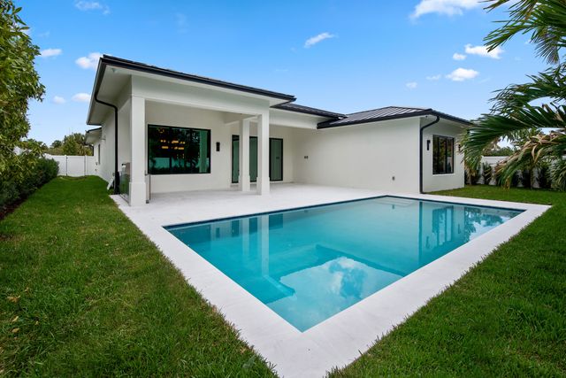 250 NE 16th Street, Delray Beach, FL 33444