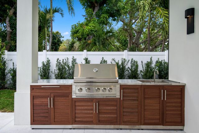 250 NE 16th Street, Delray Beach, FL 33444