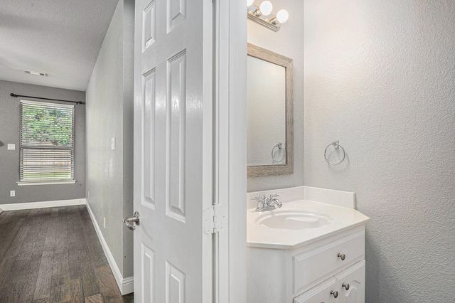 848 Huebner Way, Burleson, TX 76028