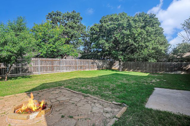 848 Huebner Way, Burleson, TX 76028
