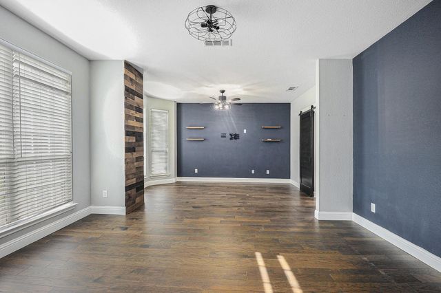 848 Huebner Way, Burleson, TX 76028