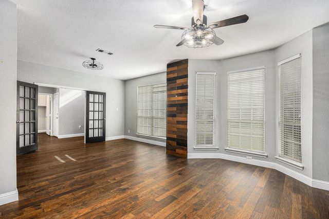 848 Huebner Way, Burleson, TX 76028