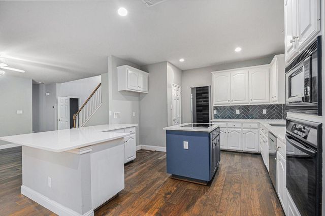 848 Huebner Way, Burleson, TX 76028