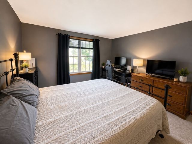 34 Old Plymouth St 34, East Bridgewater, MA 02333