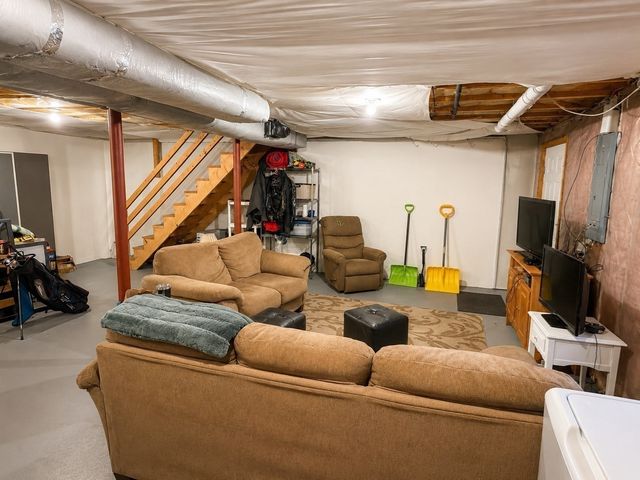 34 Old Plymouth St 34, East Bridgewater, MA 02333