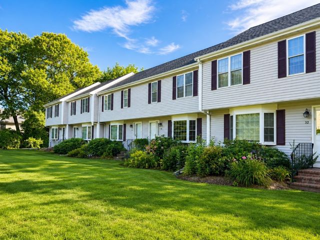 34 Old Plymouth St 34, East Bridgewater, MA 02333