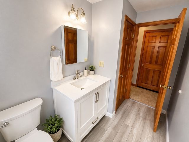 34 Old Plymouth St 34, East Bridgewater, MA 02333