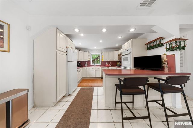 132 Spring Street, Leonia, NJ 07605