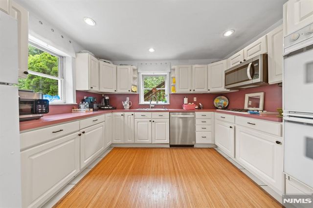 132 Spring Street, Leonia, NJ 07605
