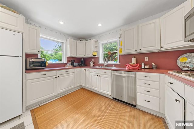 132 Spring Street, Leonia, NJ 07605