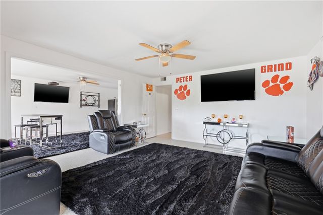 510 Horseshoe Drive, Seneca, SC 29678