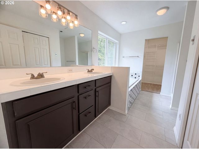 13616 DUANE St, Oregon City, OR 97045
