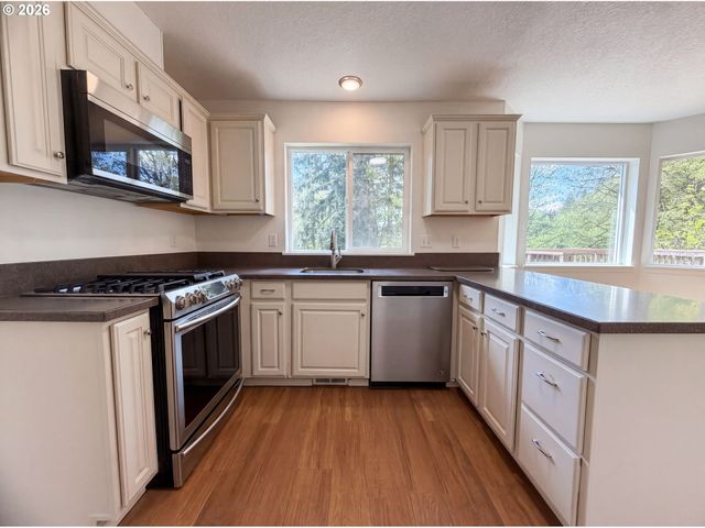 13616 DUANE St, Oregon City, OR 97045