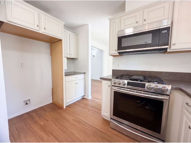 13616 DUANE St, Oregon City, OR 97045
