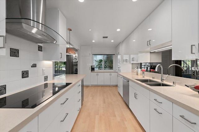 150 Alma Street 312, Menlo Park, CA 94025