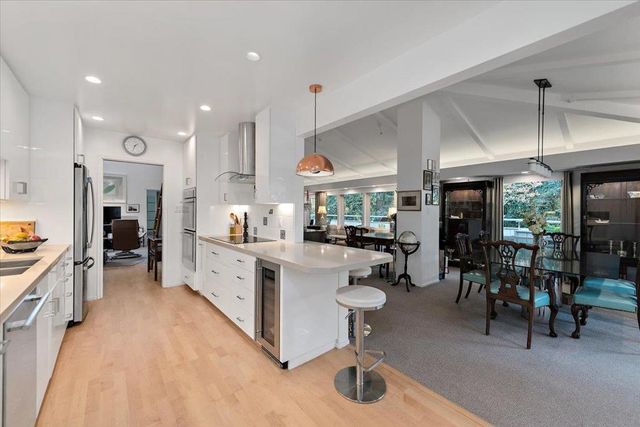 150 Alma Street 312, Menlo Park, CA 94025