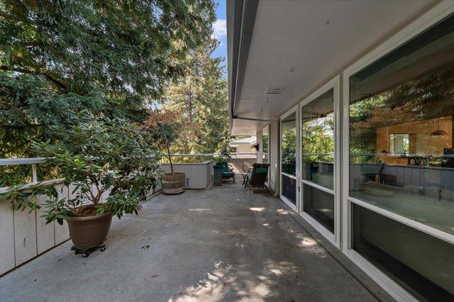 150 Alma Street 312, Menlo Park, CA 94025