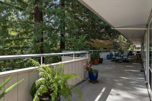 150 Alma Street 312, Menlo Park, CA 94025