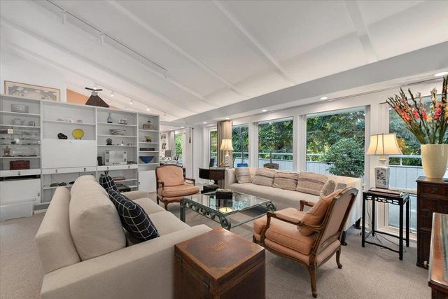 150 Alma Street 312, Menlo Park, CA 94025